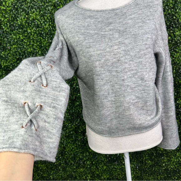 EUC Gray Women's Sweater mini flare sleeve wool blend top H&M - Picture 2 of 10